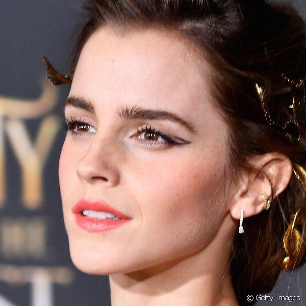 Emma Watson foi destaque na divulga??o do filme ' A Bela e a Fera' por apostar no delineado gatinho vazado (Foto: Getty Images)